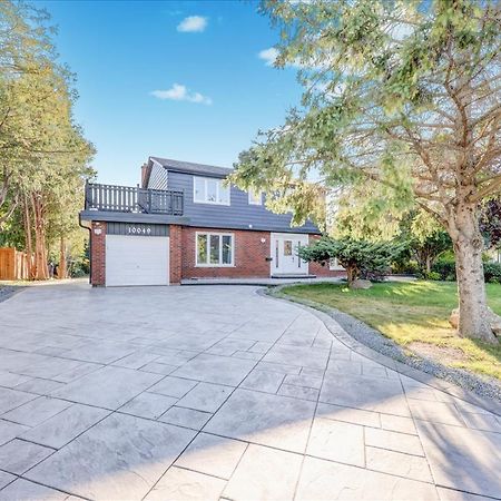 Stunning 7 Bedroom Rougeview Home With 2 Kitchens, 5 Bathrooms, Amazing Backyard & 8-Car Parking Toronto Bagian luar foto