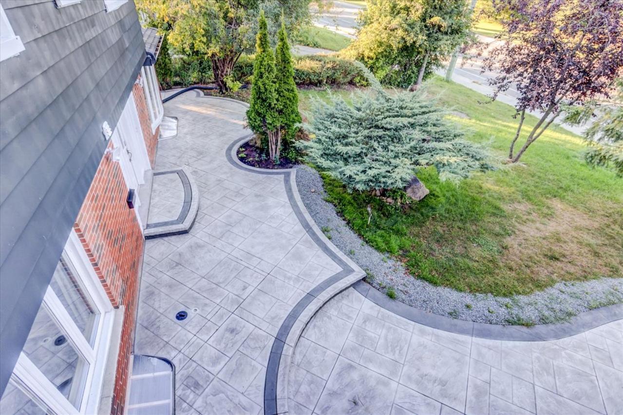 Stunning 7 Bedroom Rougeview Home With 2 Kitchens, 5 Bathrooms, Amazing Backyard & 8-Car Parking Toronto Bagian luar foto