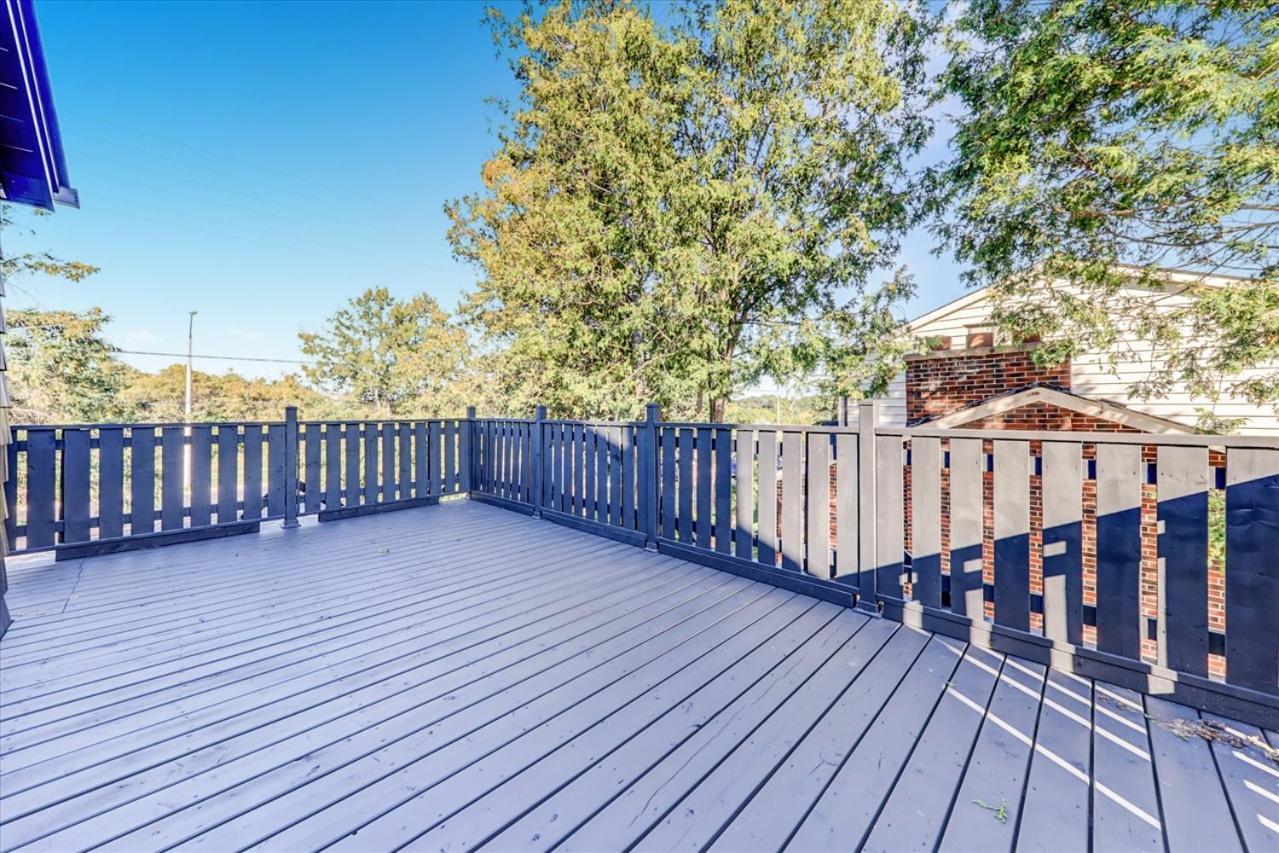 Stunning 7 Bedroom Rougeview Home With 2 Kitchens, 5 Bathrooms, Amazing Backyard & 8-Car Parking Toronto Bagian luar foto