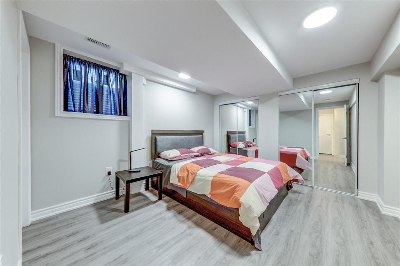 Stunning 7 Bedroom Rougeview Home With 2 Kitchens, 5 Bathrooms, Amazing Backyard & 8-Car Parking Toronto Bagian luar foto