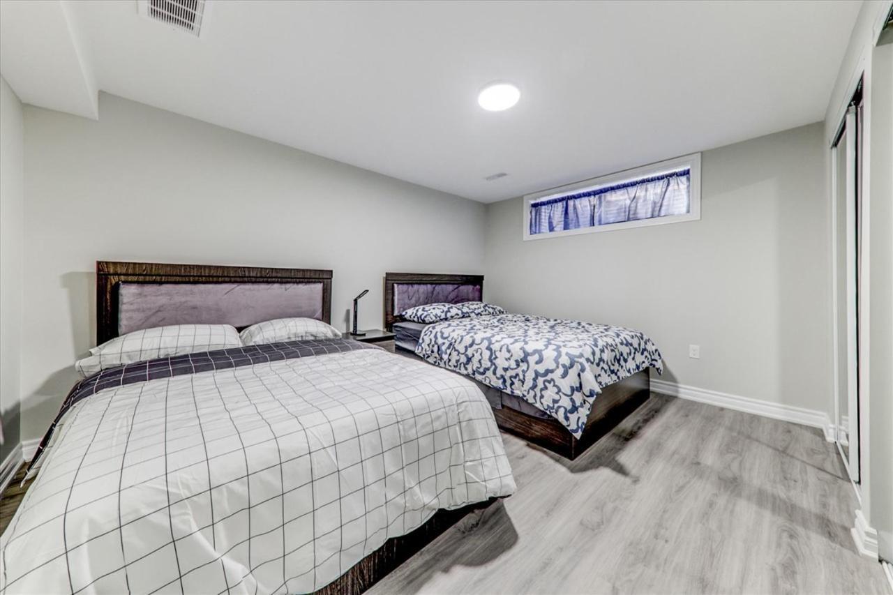 Stunning 7 Bedroom Rougeview Home With 2 Kitchens, 5 Bathrooms, Amazing Backyard & 8-Car Parking Toronto Bagian luar foto